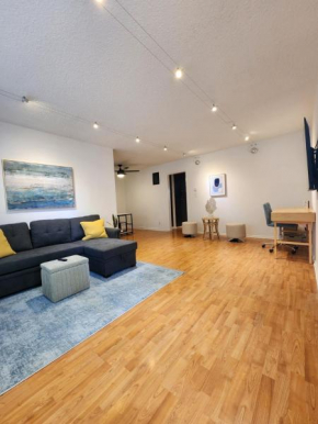 Spacious 1 bedroom 1 bath condo with parking